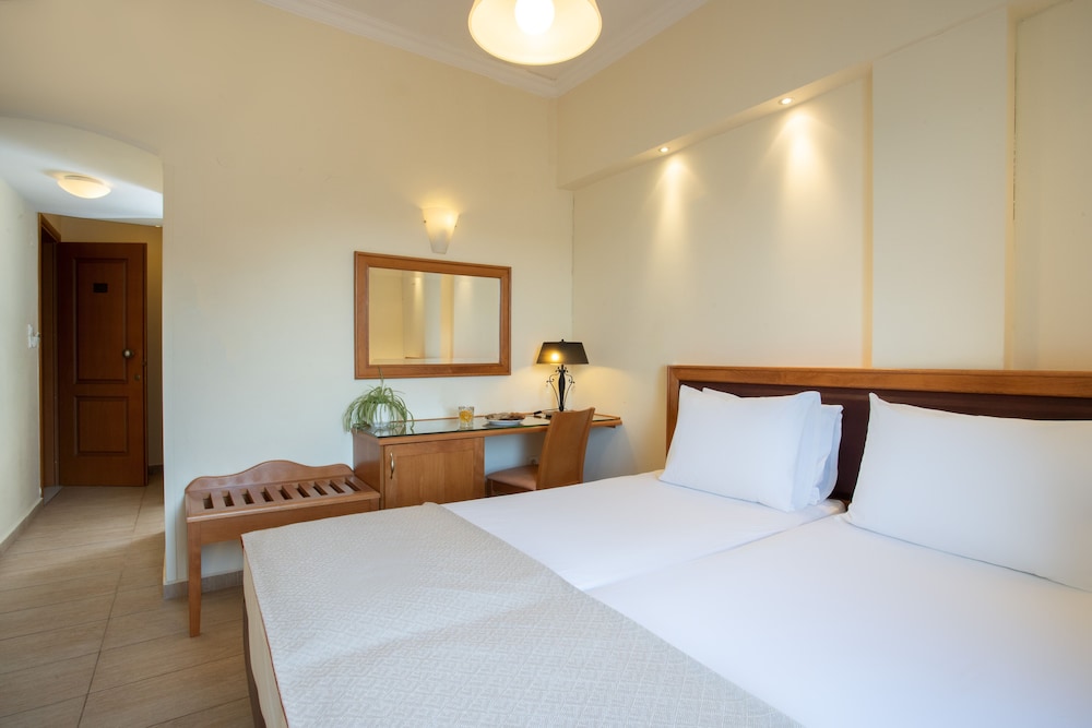 Economy Twin Room photo 3