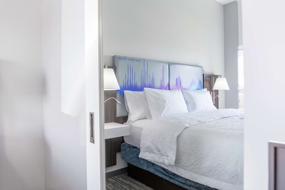 Room, 2 Queen Beds, Accessible, Bathtub