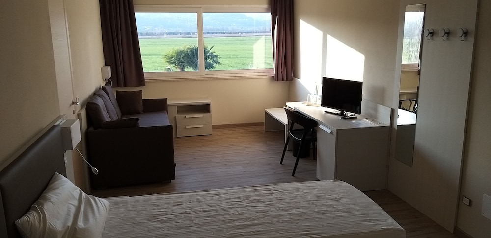 Comfort Room, 2 Twin Beds, Hill View photo 1