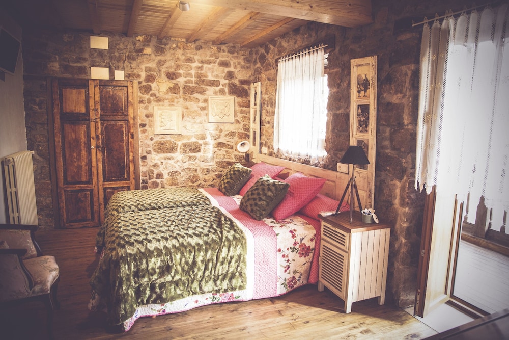Cottage, 5 Bedrooms photo 2