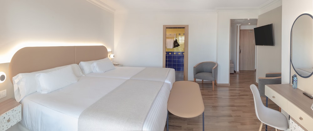 Deluxe Room, Terrace, Sea View (2 Adults and 1 Child) - Photo 3