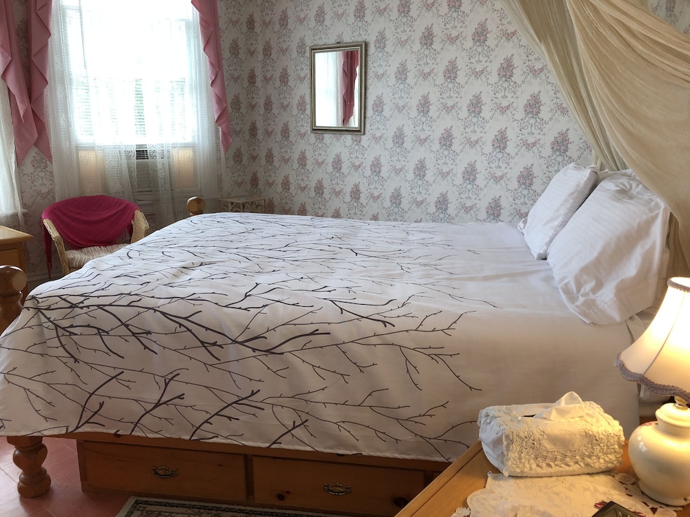 Standard Room, 1 Queen Bed