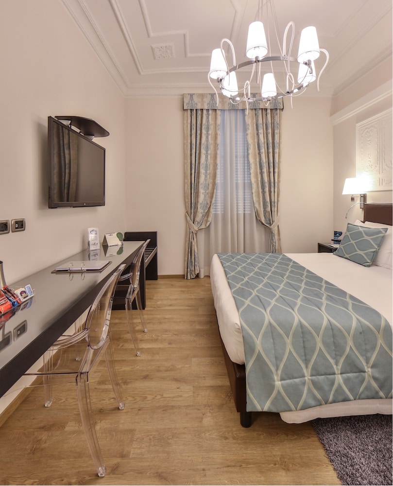 Deluxe Room, 1 Queen Bed - Photo 2