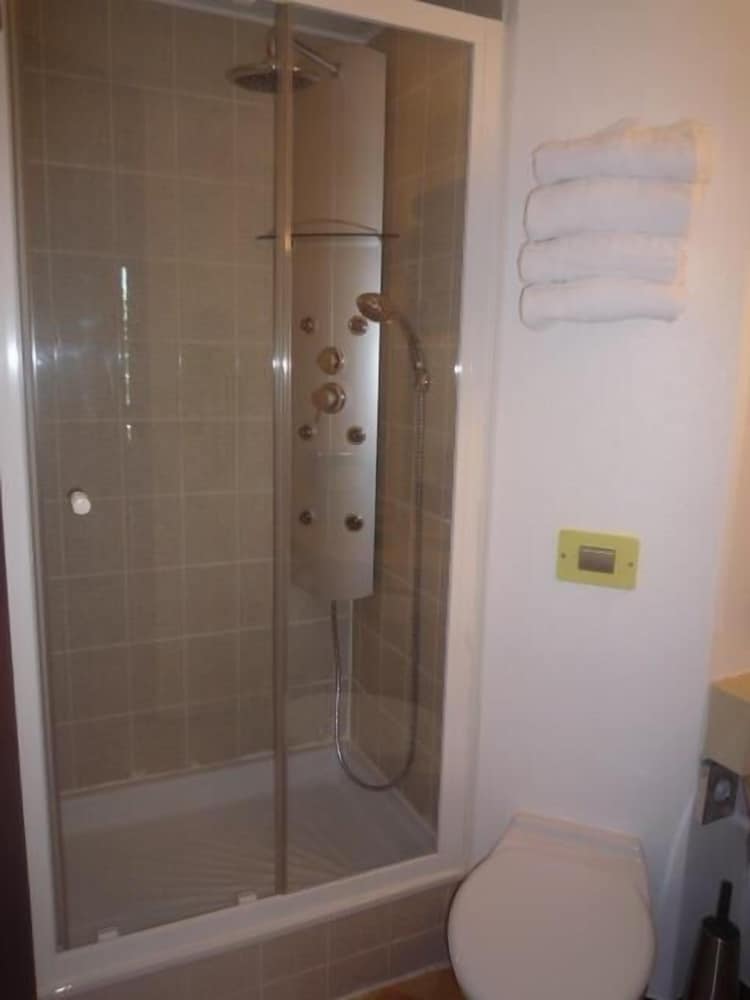 Standard Room, Multiple Beds photo 2