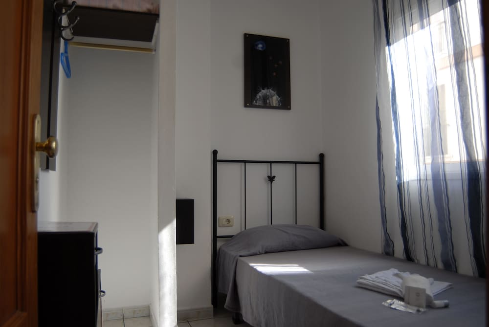 Habitación Sencilla Básica, 1 Cama Individual, Baño Compartido
