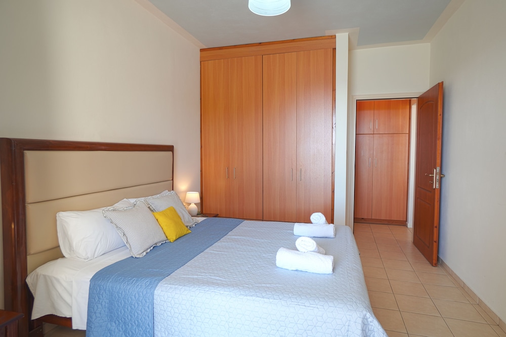 Apartment with Sea View - Photo 13