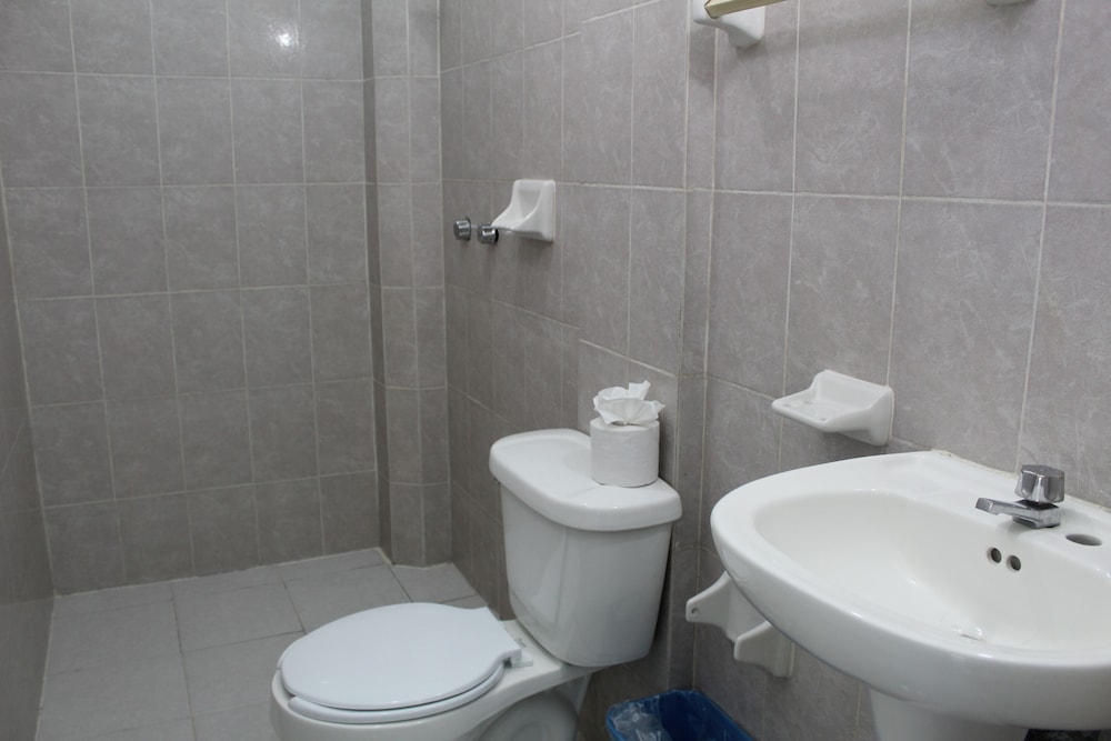 Basic Twin Room - Photo 5