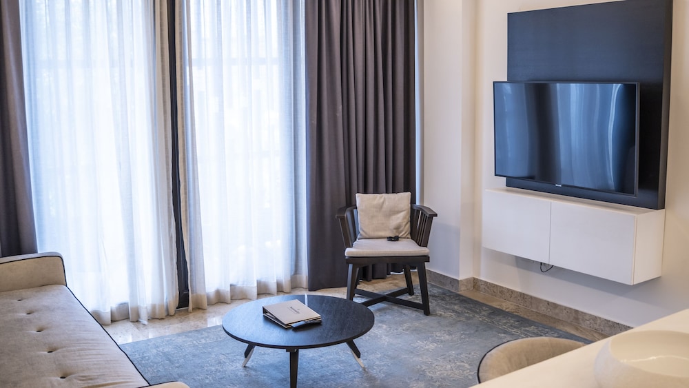 One Bedroom Suite - Photo 7