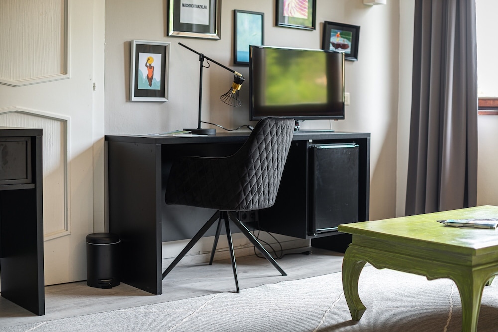Family Room, Park View photo 2