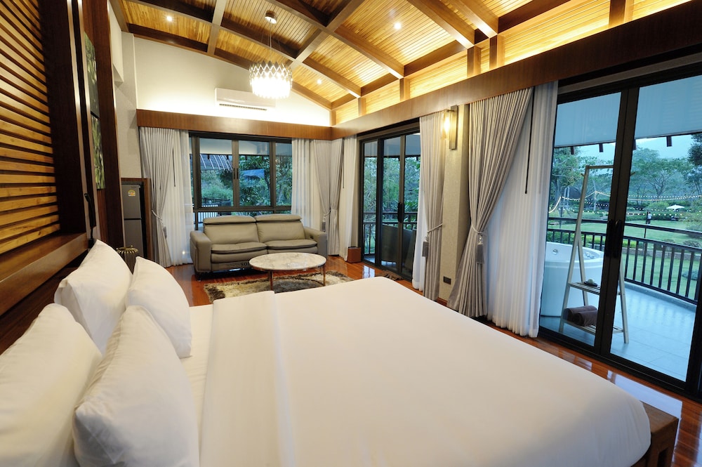 Pavilion Suite [Upper Floor]