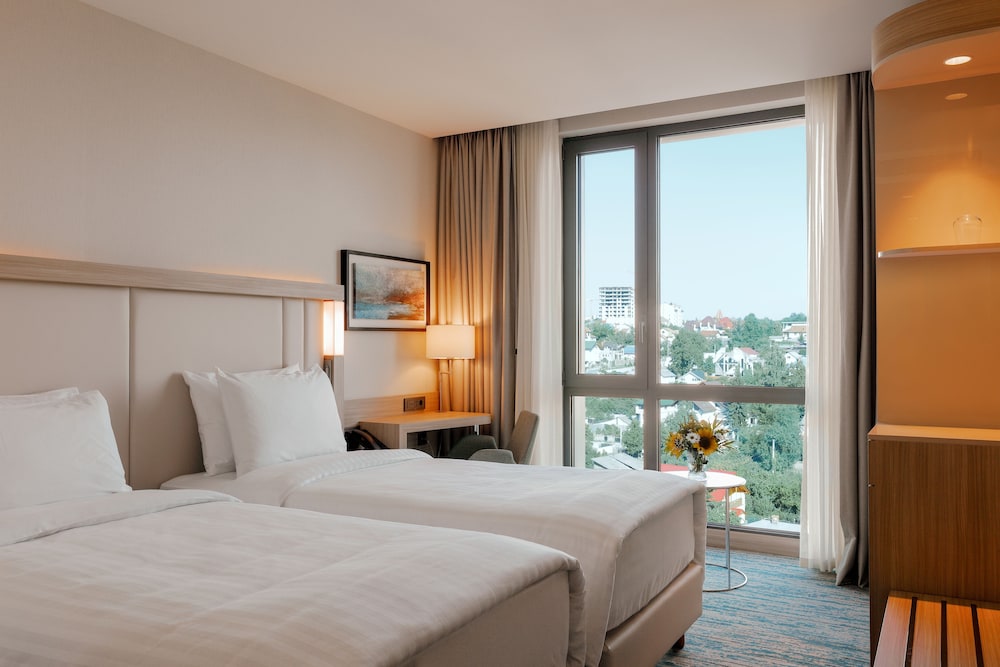 Standard Room, 2 Twin Beds, City View - Photo 7