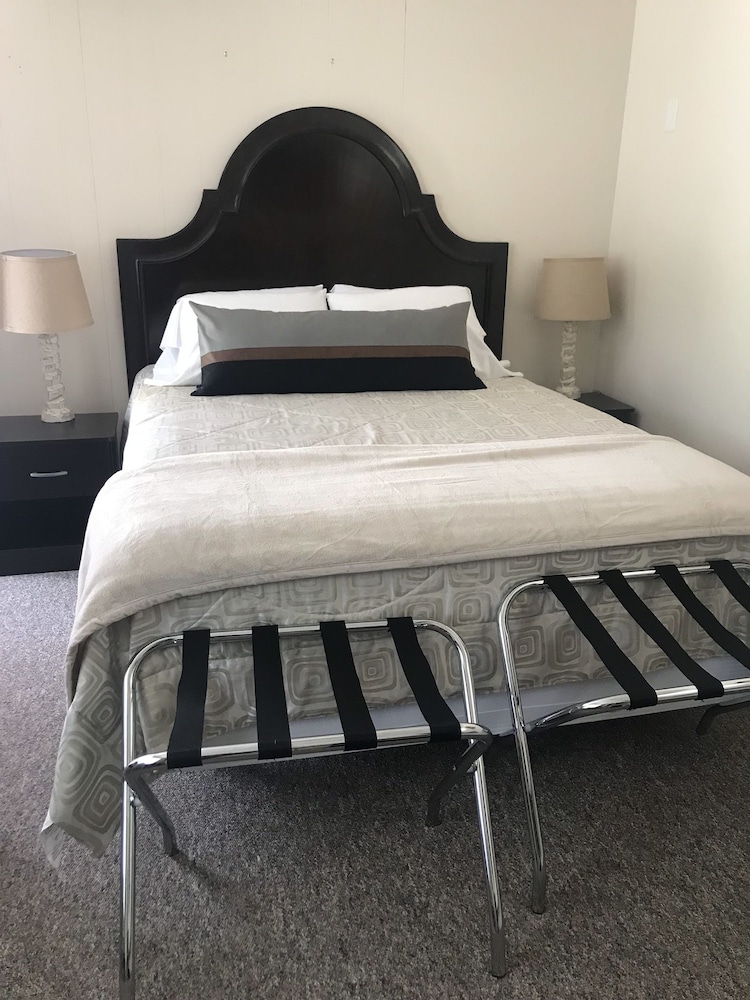 Room, 1 Queen Bed photo 1