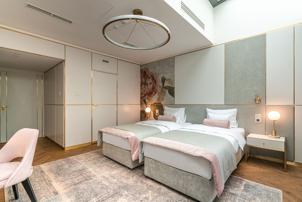 Premier Double Room - Photo 3