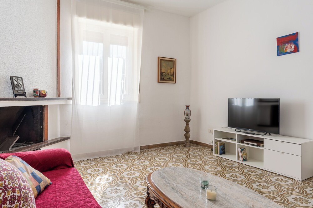 Classic Apartment, 2 Bedrooms, Balcony