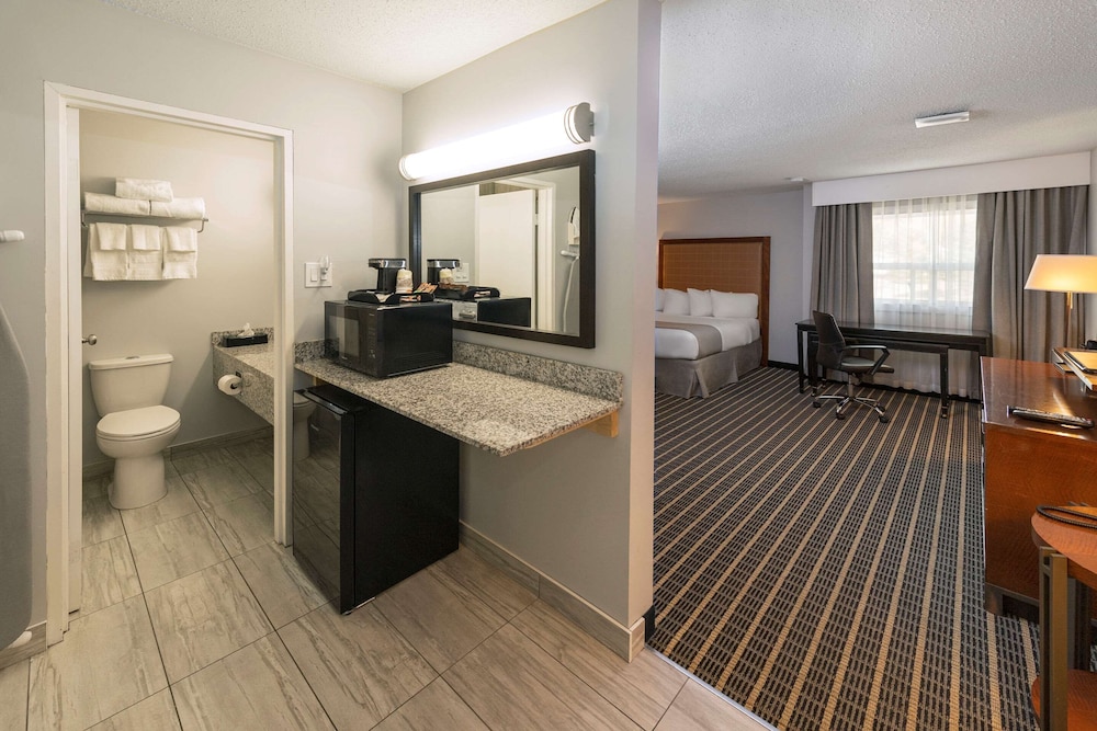 Suite, Multiple Beds, Non Smoking - Photo 2