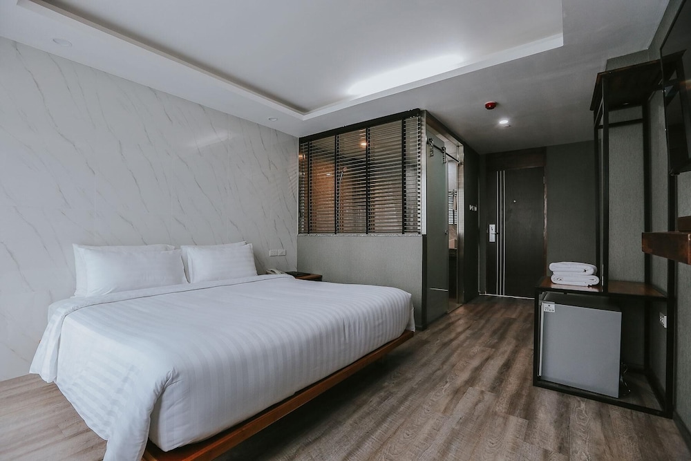 Deluxe Room, 1 King Bed, Non Smoking, Private Bathroom photo 1
