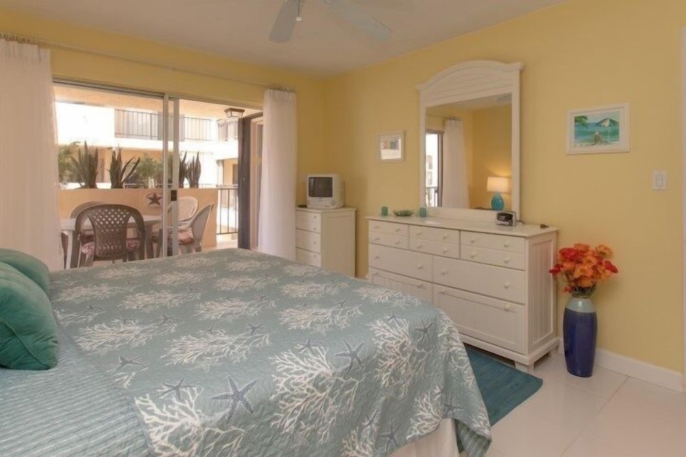 Condo, 2 Bedrooms photo 1