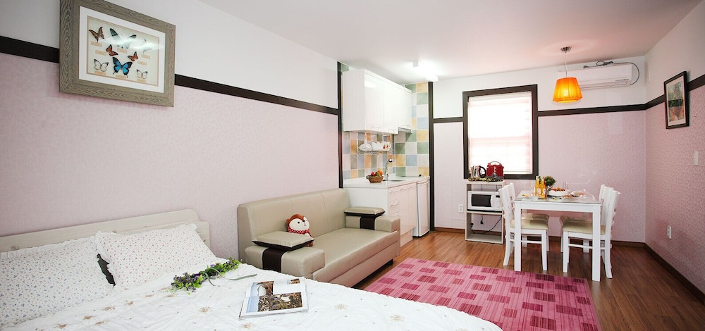 Studio, Kitchenette (102) photo 1