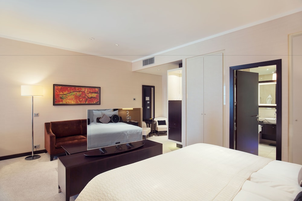 Junior Suite, 1 King Bed - Photo 7
