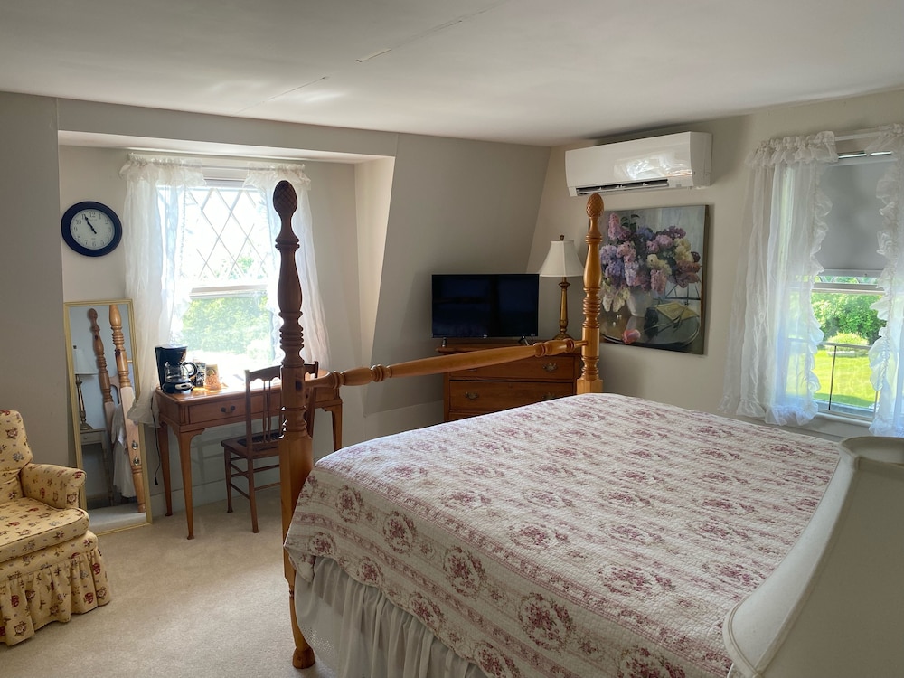 Inn Room 3: Oceanview 2nd Floor Queen - Photo 1