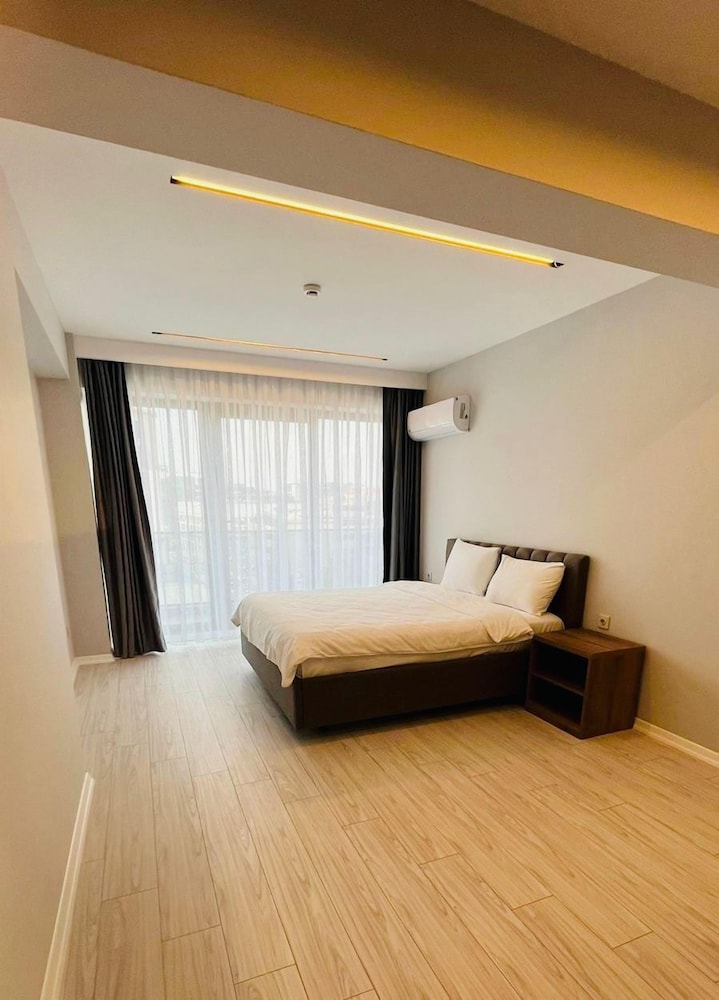 Deluxe Apartment, 4 Bedrooms, Kitchen, City View