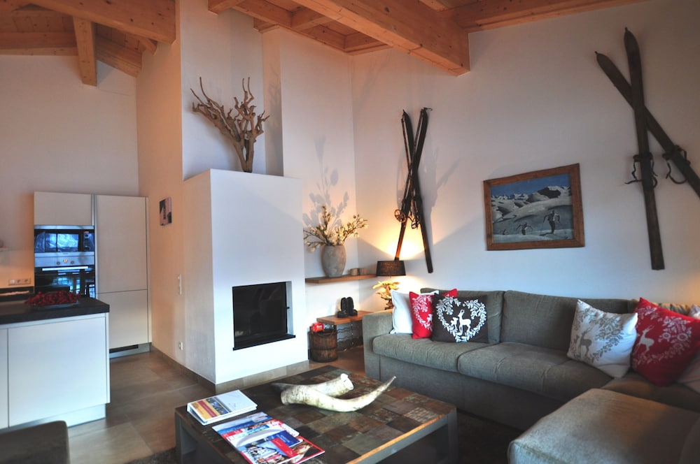Luxury Apartment, 3 Bedrooms, Balcony, Mountain View (Incl. 215 Eur Cleaning Fee) photo 1