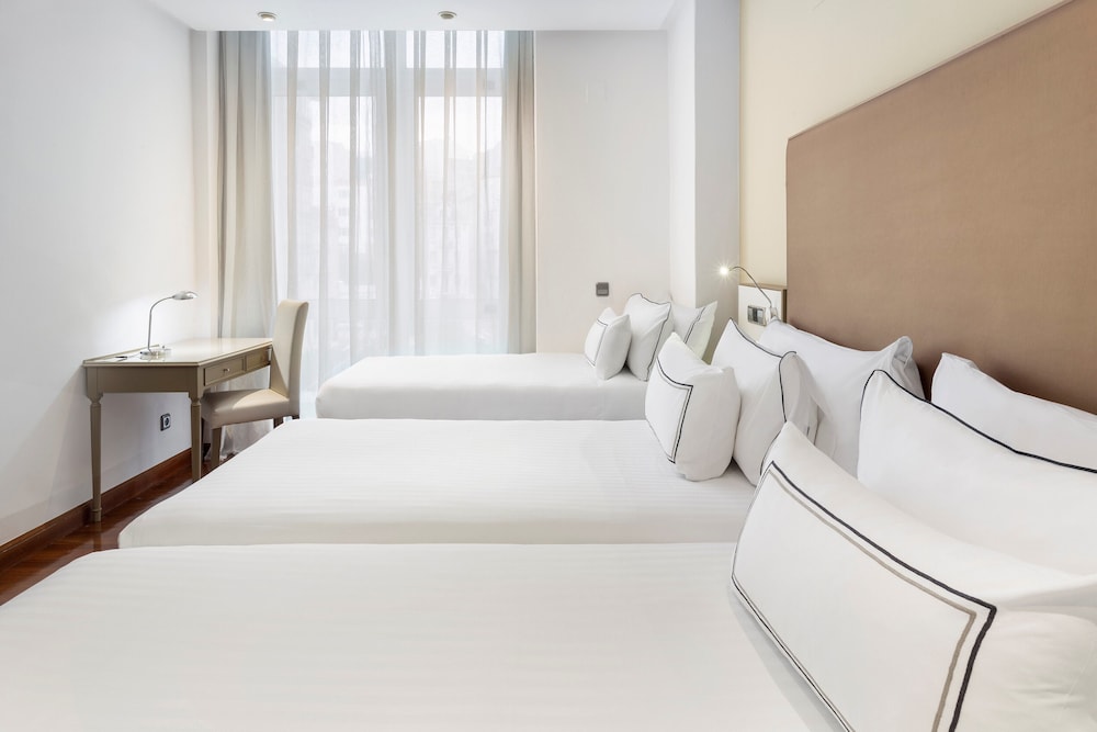 Melia Guestroom (2 Adults + 1 Child) - Photo 2