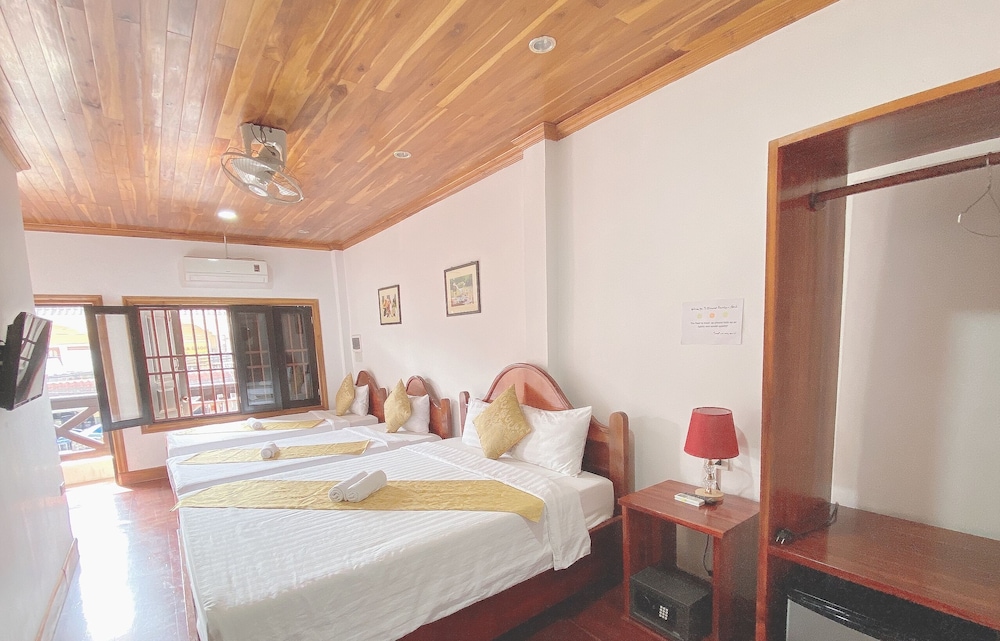 Deluxe Family Room with Private Balcony - Photo 10