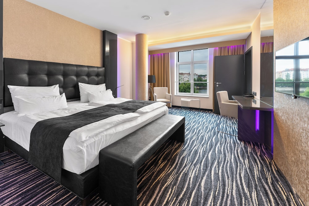 Royal Suite, 2 Bedrooms, City View (River Royal Suite)