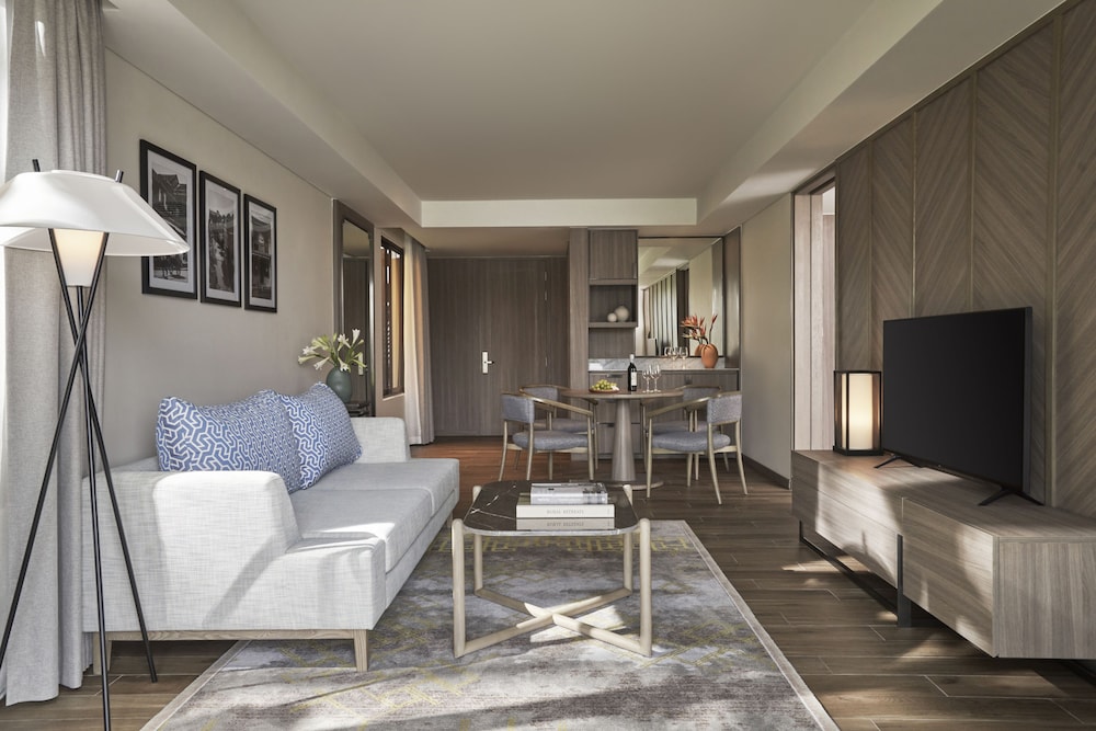 Suite, 1 King Bed, River View - Photo 6