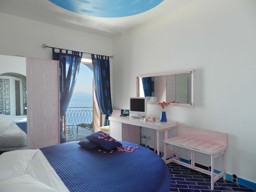 Deluxe Double Room, 1 Bedroom, Terrace, Sea View photo 1