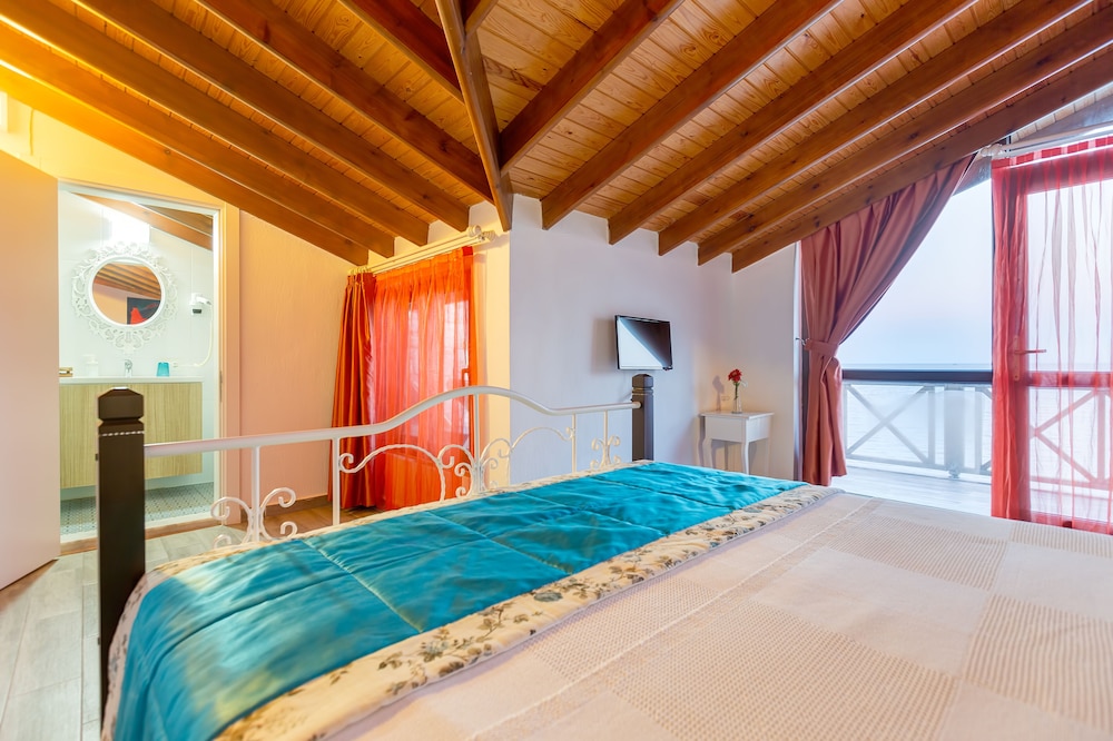 Honeymoon Room photo 1