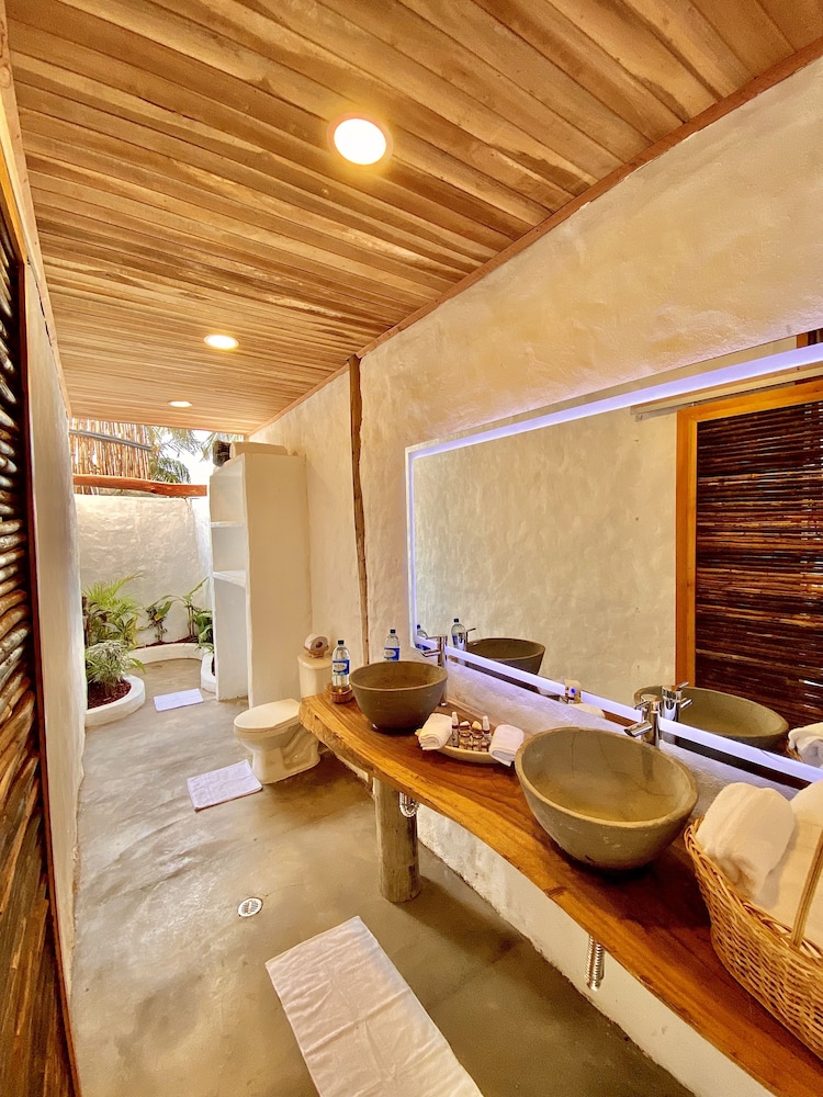 King Suite with Private Pool - Photo 8