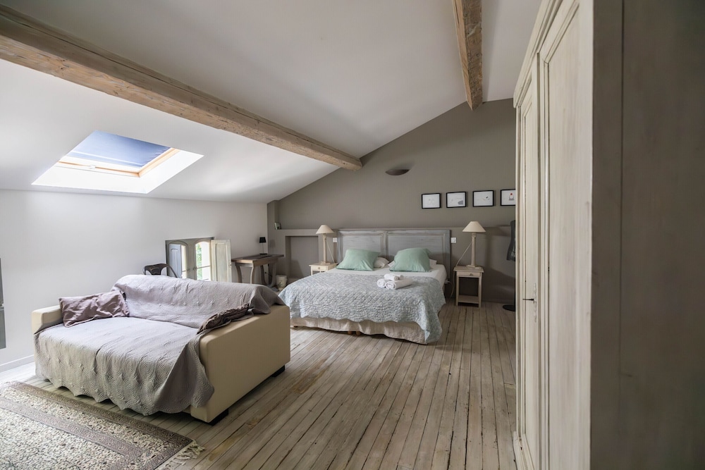Quadruple Room, Ensuite (Côté Parc) photo 1