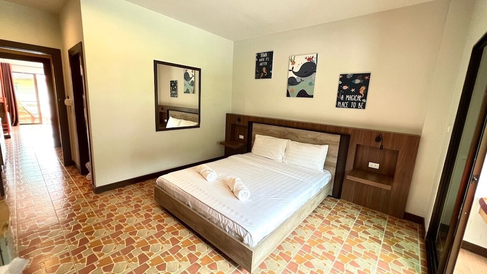 Family Room - Photo 16