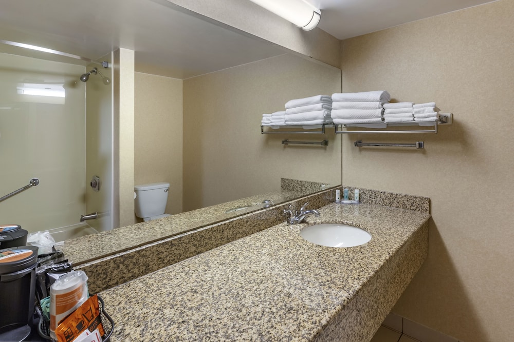 Suite, 1 King Bed, Non Smoking (Upgrade) - Photo 12