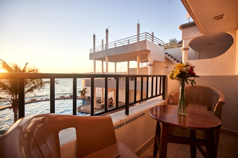 Club Room, Pool View photo 3