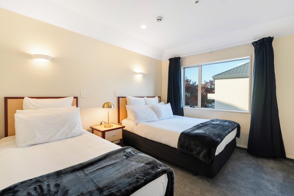 Deluxe 1 bedroom Suite-1 Queen bed & 1 single bed photo 3