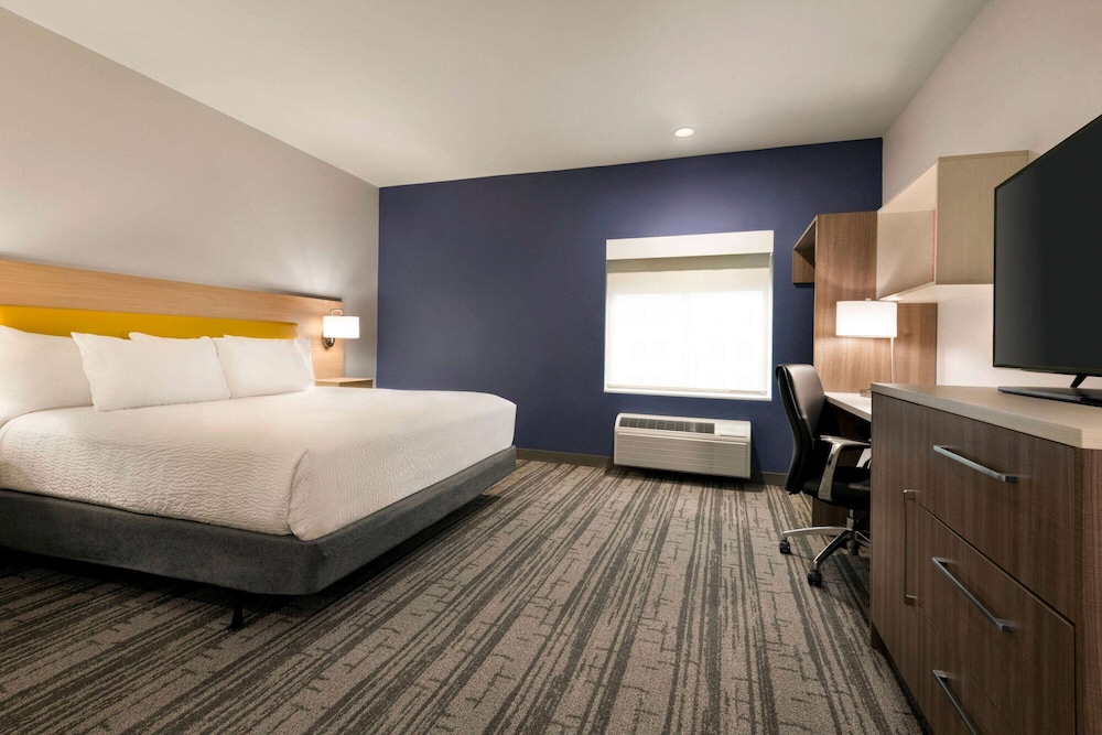 Room, 1 King Bed, Non Smoking - Photo 4
