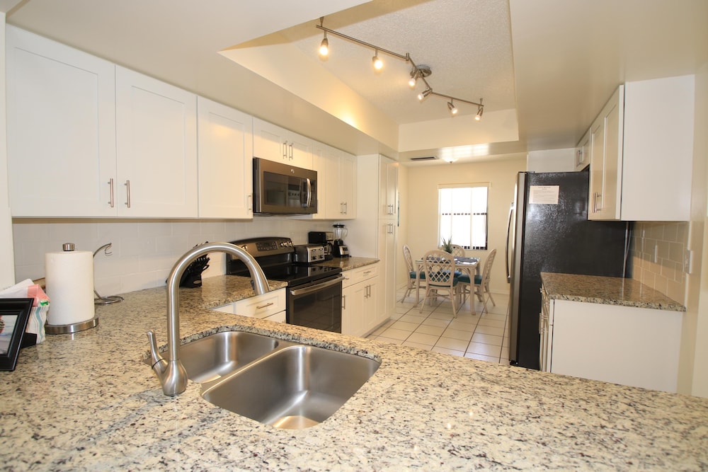 Condo, 2 Bedrooms photo 2