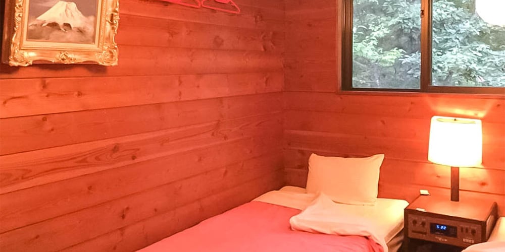 Economy Room with Private Bathroom, Non Smoking photo 2