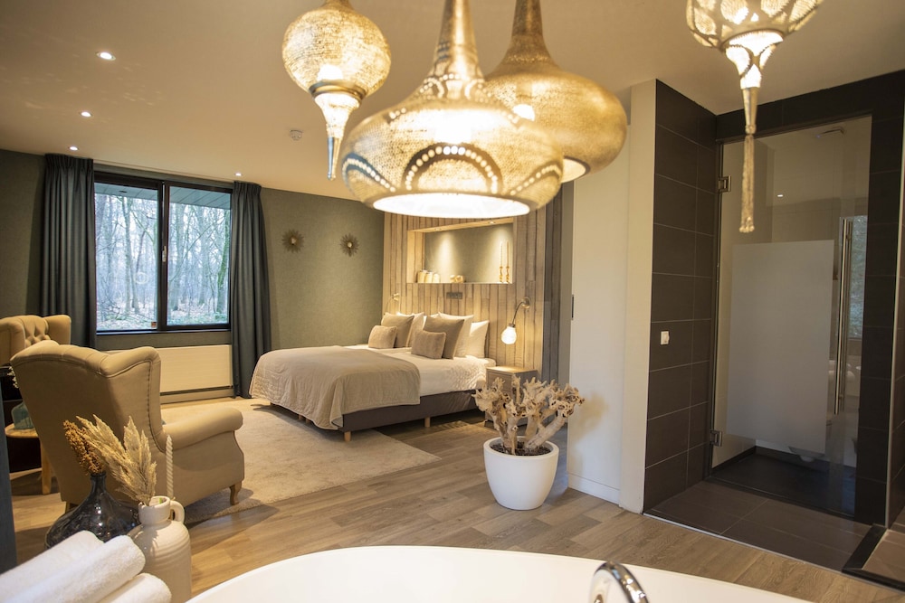 Romantic Studio Suite