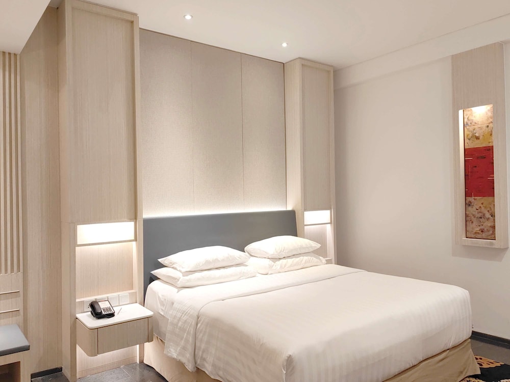Superior Room (Super King Bed) - Photo 2