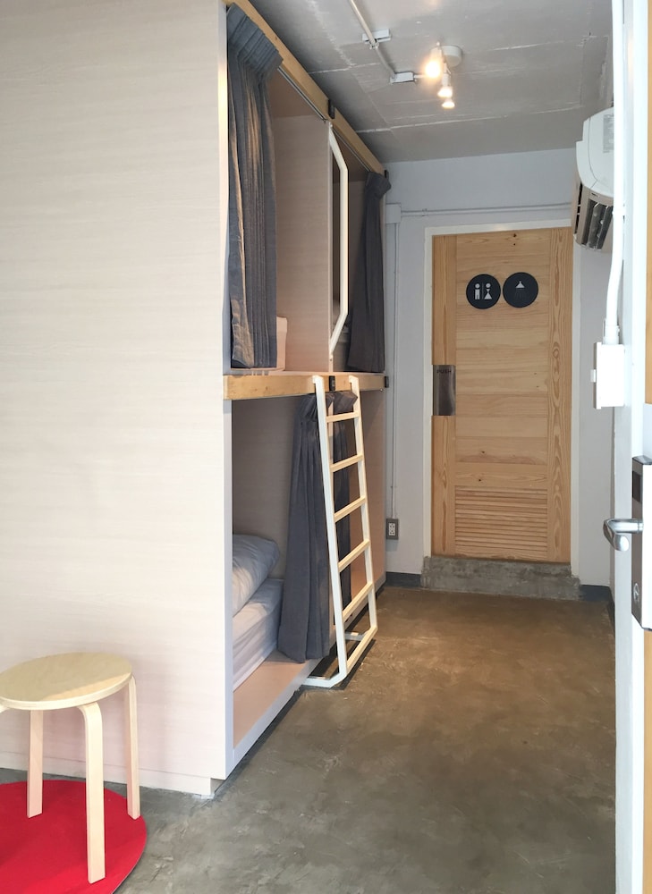 Deluxe Shared Dormitory, Private Bathroom photo 1