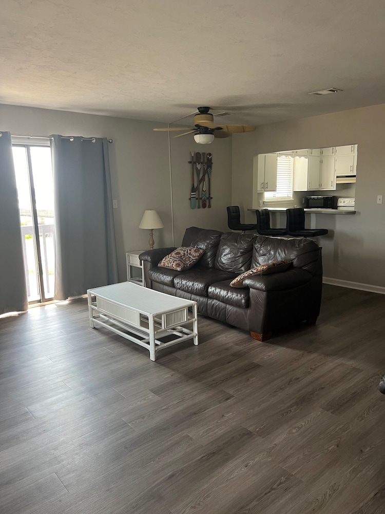 Deluxe Condo, Multiple Beds, Kitchen photo 2