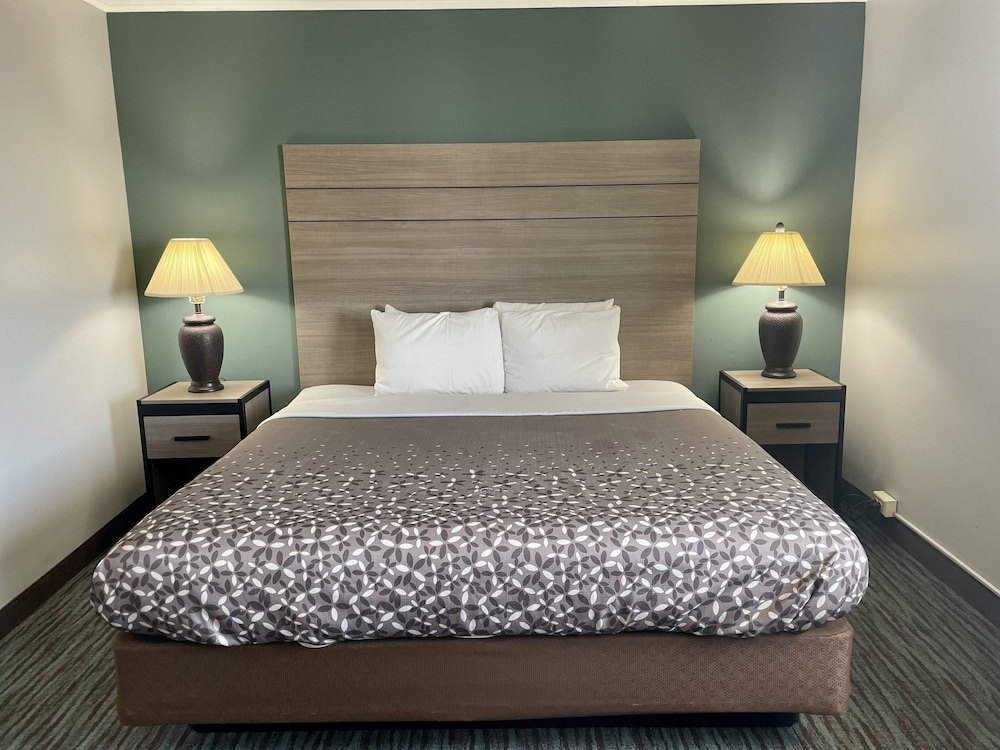 Studio Suite, 1 King Bed, Non Smoking, Hot Tub photo 2