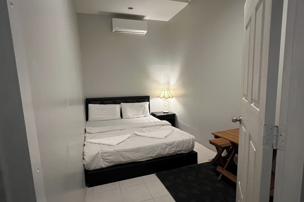 Signature Double Room, Shared Bathroom photo 1