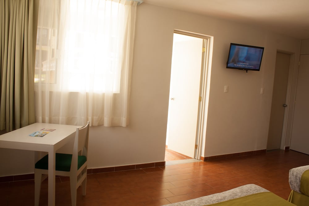 Quadruple Room, 2 Queen Beds photo 2
