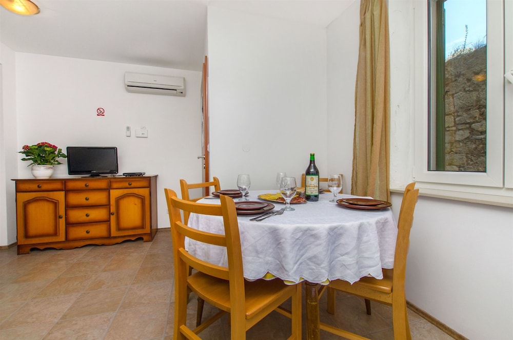 Apartment (A1) photo 2