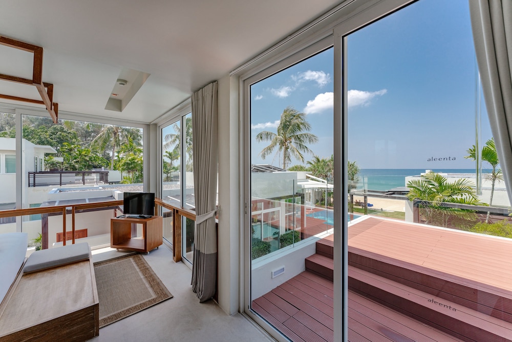 4 Bedroom Beachfront Villa - Photo 18